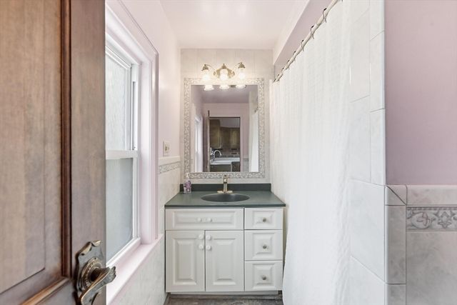 17 Saint James St, Dracut, MA 01826