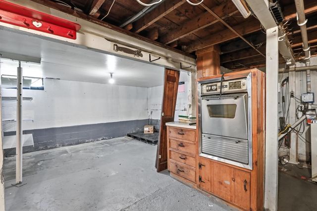 17 Saint James St, Dracut, MA 01826