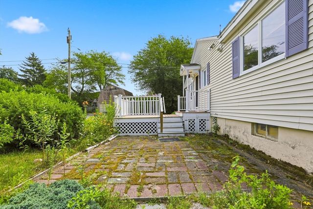 17 Saint James St, Dracut, MA 01826
