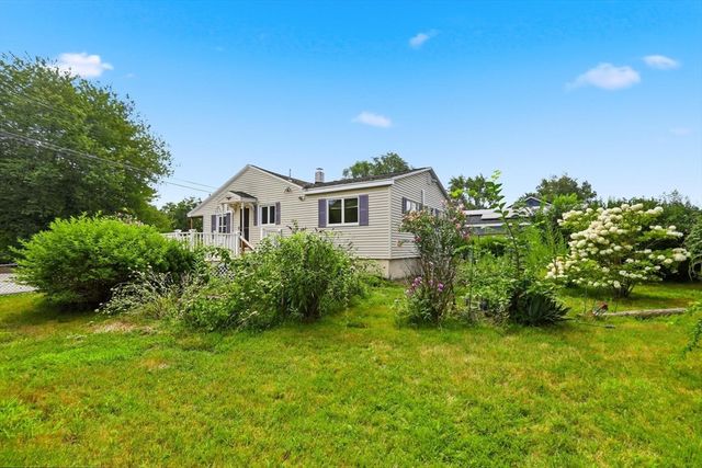 17 Saint James St, Dracut, MA 01826