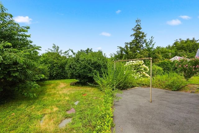 17 Saint James St, Dracut, MA 01826