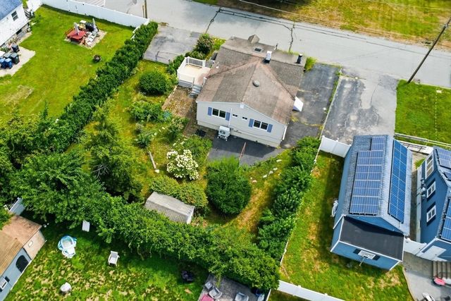 17 Saint James St, Dracut, MA 01826