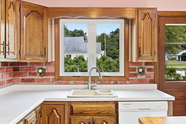 17 Saint James St, Dracut, MA 01826