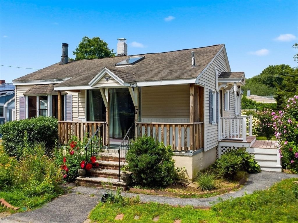 17 Saint James St, Dracut, MA 01826
