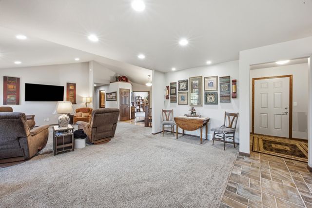 4219 50th Avenue S, Fargo, ND 58104