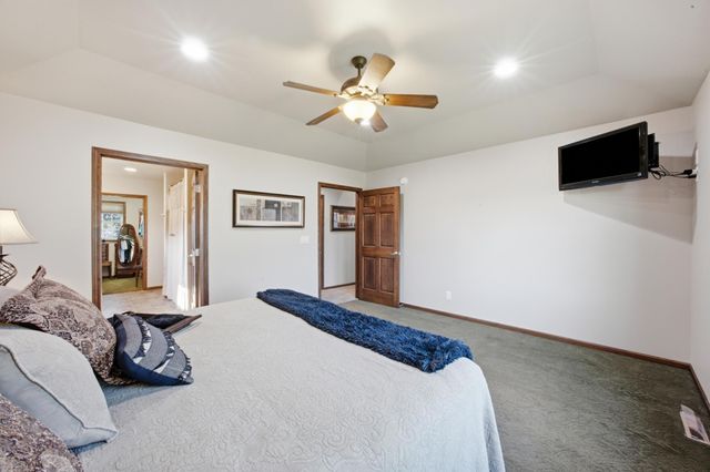 4219 50th Avenue S, Fargo, ND 58104