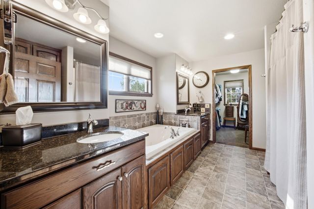 4219 50th Avenue S, Fargo, ND 58104