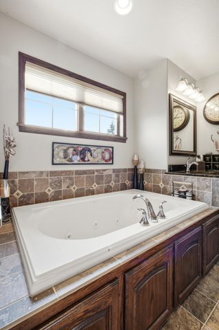 4219 50th Avenue S, Fargo, ND 58104