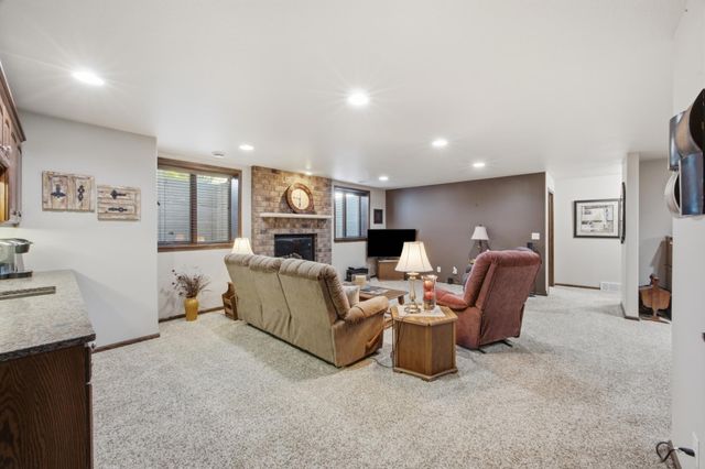 4219 50th Avenue S, Fargo, ND 58104