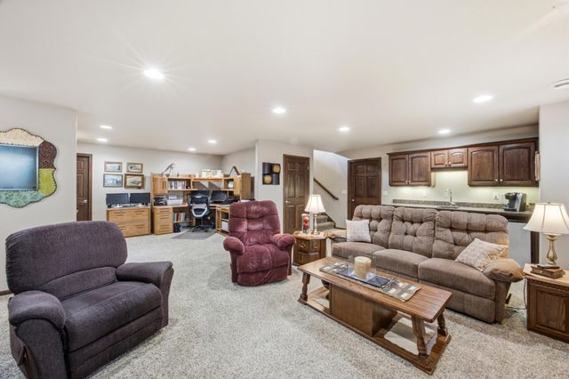 4219 50th Avenue S, Fargo, ND 58104