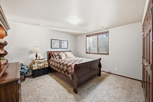 4219 50th Avenue S, Fargo, ND 58104