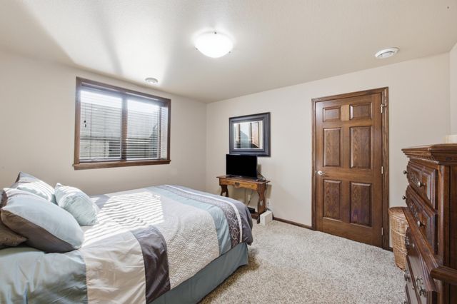 4219 50th Avenue S, Fargo, ND 58104