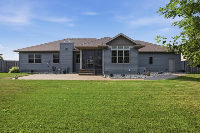 4219 50th Avenue S, Fargo, ND 58104