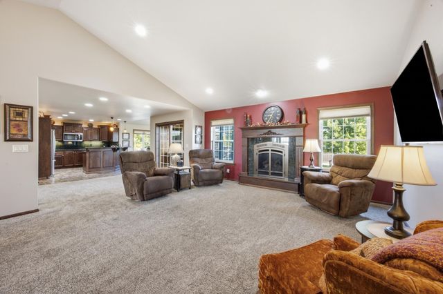 4219 50th Avenue S, Fargo, ND 58104
