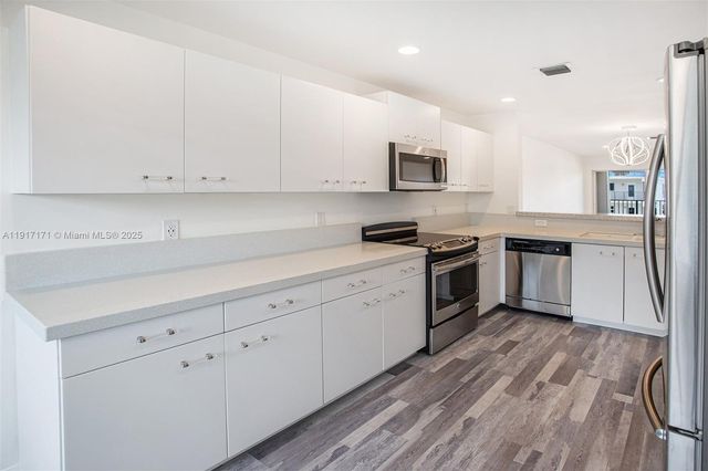 1998 NE 7th St 104, Deerfield Beach, FL 33441