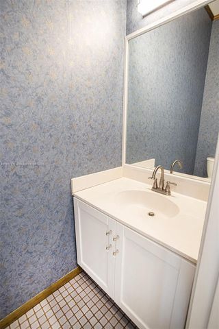 1998 NE 7th St 104, Deerfield Beach, FL 33441