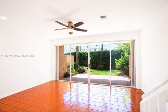 1998 NE 7th St 104, Deerfield Beach, FL 33441