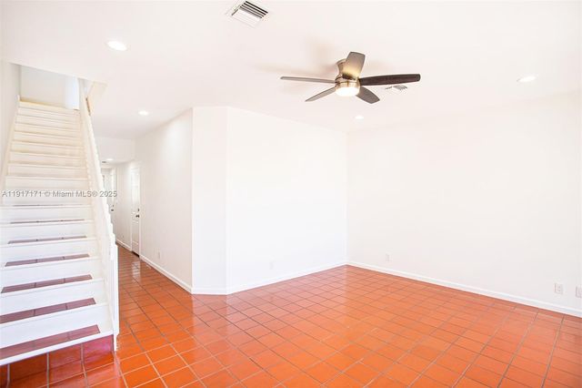 1998 NE 7th St 104, Deerfield Beach, FL 33441