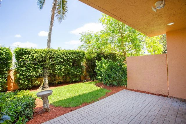 1998 NE 7th St 104, Deerfield Beach, FL 33441