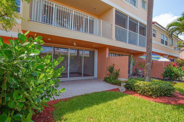1998 NE 7th St 104, Deerfield Beach, FL 33441