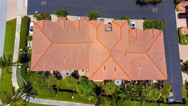 1998 NE 7th St 104, Deerfield Beach, FL 33441