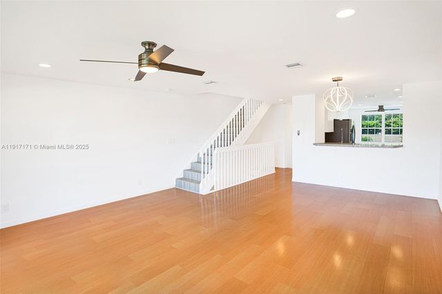 1998 NE 7th St 104, Deerfield Beach, FL 33441