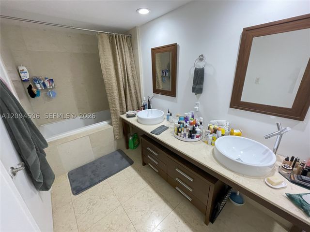 475 Brickell Ave 2114, Miami, FL 33131