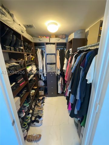 475 Brickell Ave 2114, Miami, FL 33131