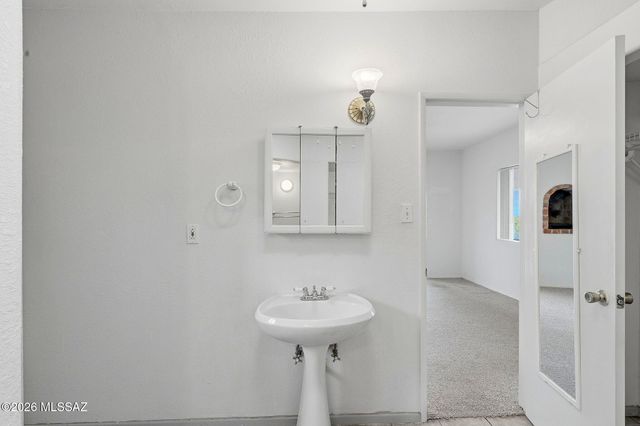 3940 W Alvaro Road, Tucson, AZ 85746