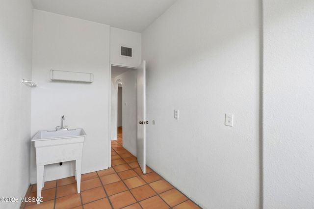 3940 W Alvaro Road, Tucson, AZ 85746