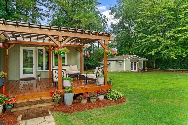 657 Cole Drive SW, Lilburn, GA 30047