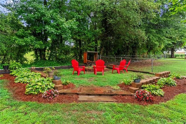 657 Cole Drive SW, Lilburn, GA 30047