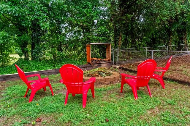 657 Cole Drive SW, Lilburn, GA 30047