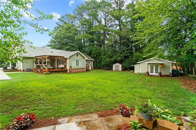 657 Cole Drive SW, Lilburn, GA 30047