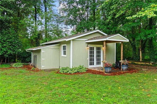 657 Cole Drive SW, Lilburn, GA 30047