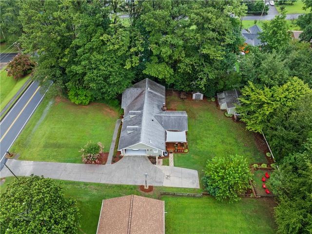 657 Cole Drive SW, Lilburn, GA 30047
