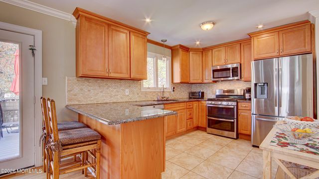 39 Royal Road, Freehold, NJ 07728