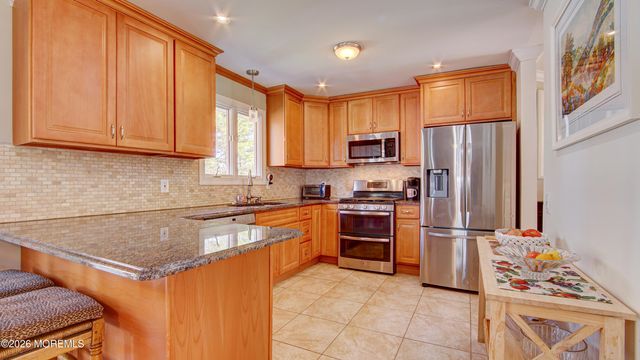 39 Royal Road, Freehold, NJ 07728