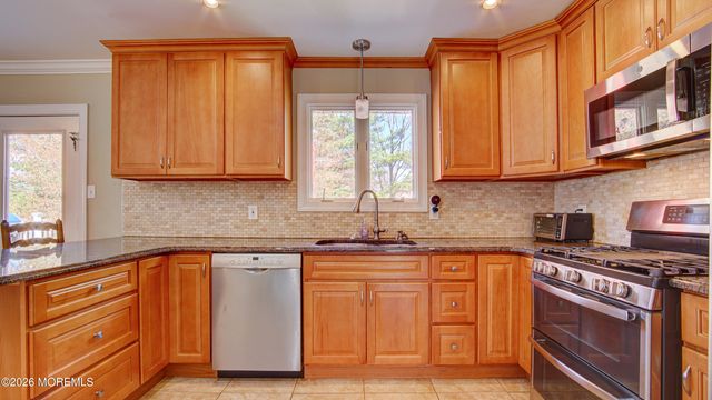 39 Royal Road, Freehold, NJ 07728