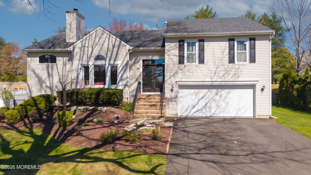 39 Royal Road, Freehold, NJ 07728