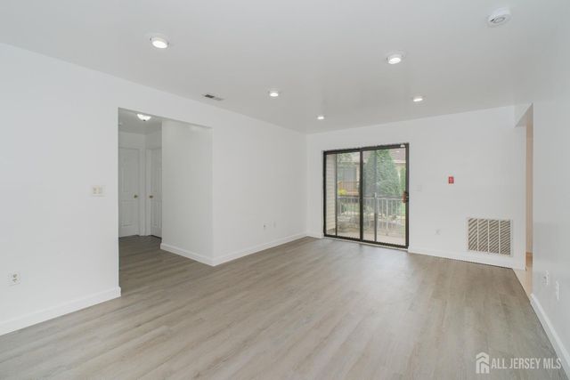402 Hidden village Drive, Perth Amboy, NJ 08862