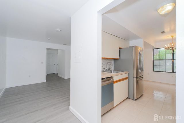 402 Hidden village Drive, Perth Amboy, NJ 08862