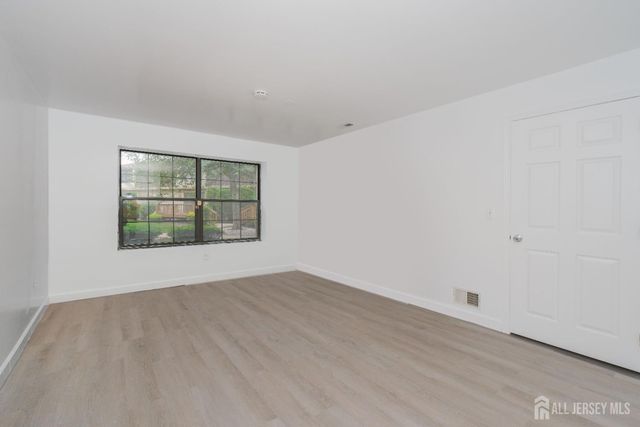 402 Hidden village Drive, Perth Amboy, NJ 08862