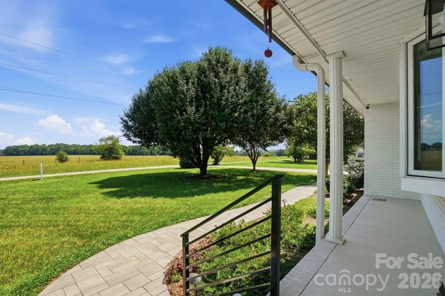 130 Watts Farm Lane, Mooresville, NC 28115