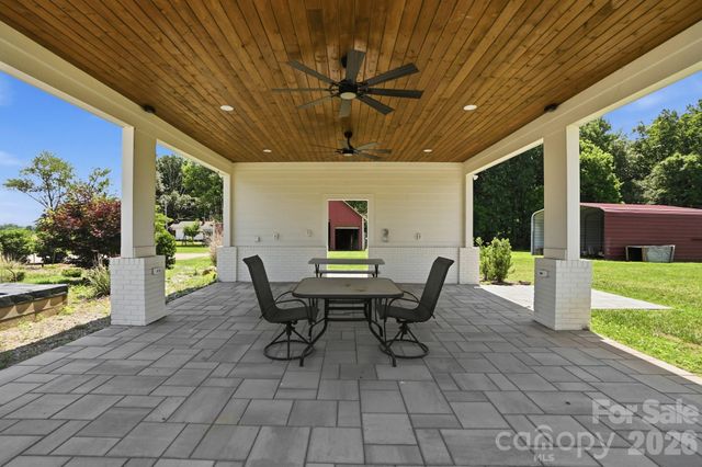 130 Watts Farm Lane, Mooresville, NC 28115