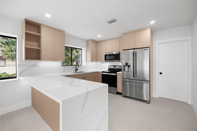 421 NW 81st St, Miami, FL 33150