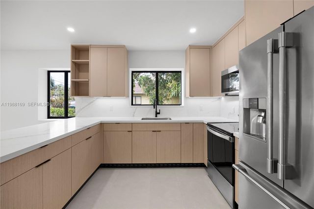 421 NW 81st St, Miami, FL 33150