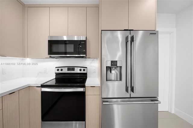 421 NW 81st St, Miami, FL 33150