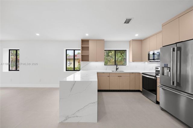 421 NW 81st St, Miami, FL 33150