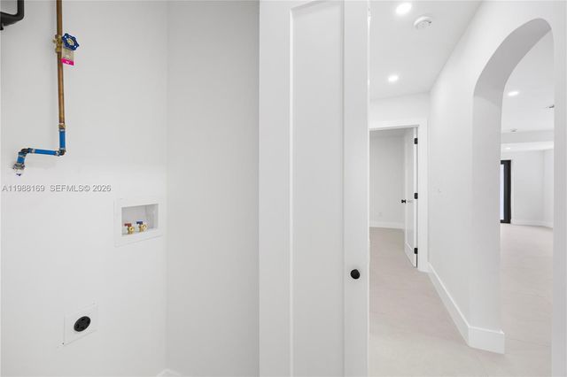 421 NW 81st St, Miami, FL 33150